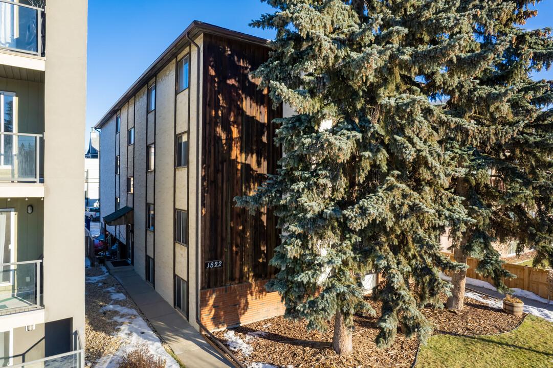 1822 12th Ave SW in Calgary, AB - Building Photo