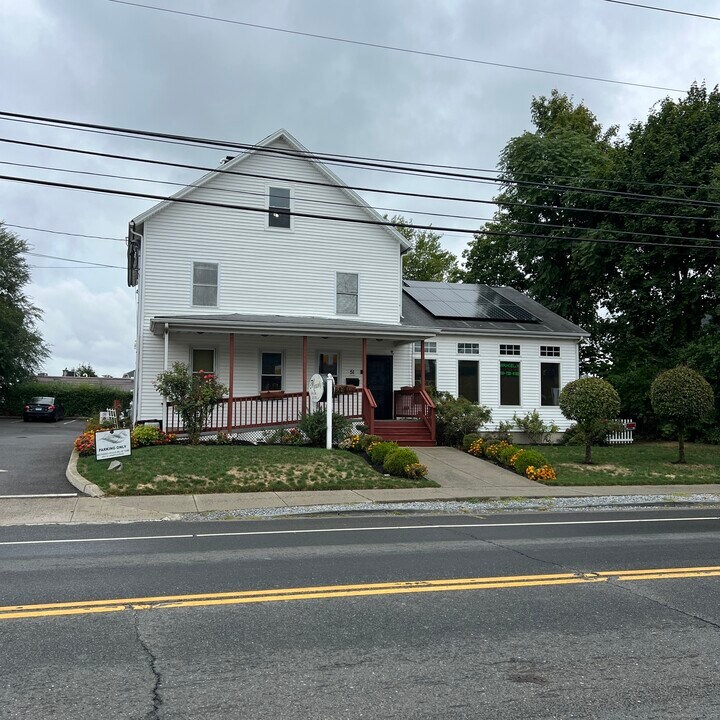 51 South St in Danbury, CT - Building Photo