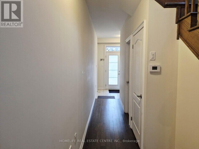 8 Amos Ave in Brantford, ON - Building Photo - Building Photo