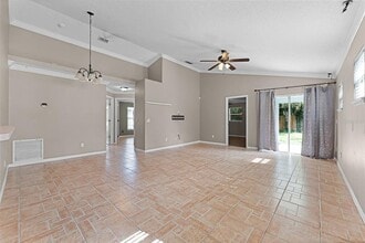 4033 Forest Island Dr in Orlando, FL - Building Photo - Building Photo