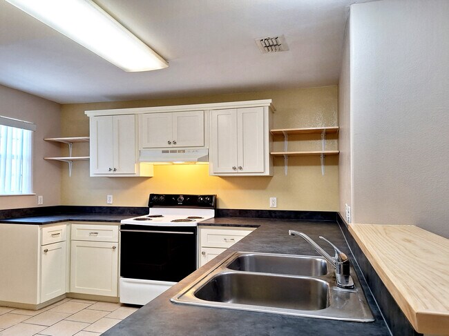 1907 Maria Isabel Dr, Unit B in Weslaco, TX - Building Photo - Building Photo