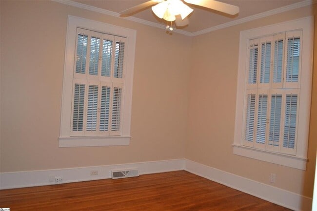 property at 40 Lanneau Dr