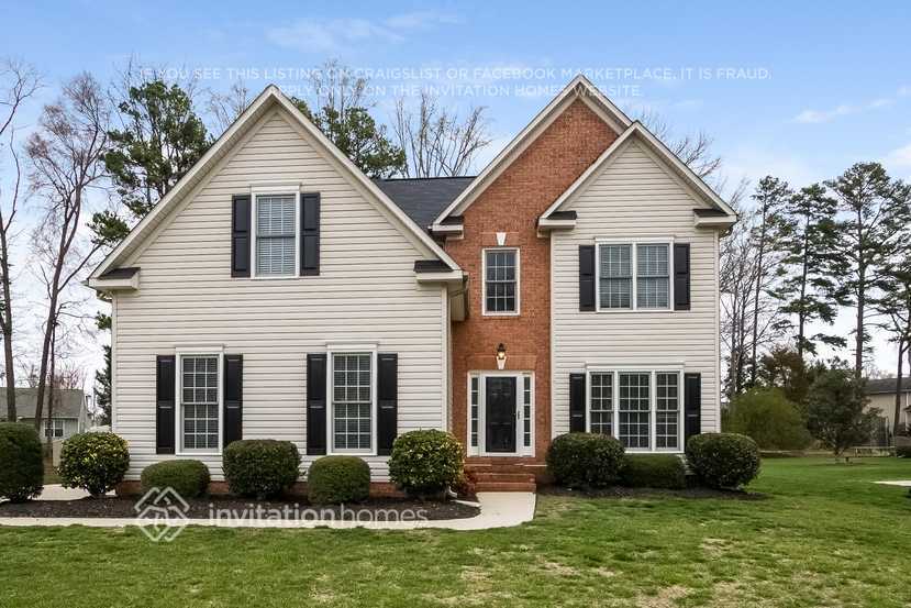 17326 Glassfield Dr in Huntersville, NC - Building Photo