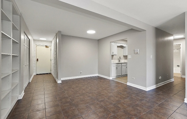 254 E Bailey Rd in Naperville, IL - Building Photo - Building Photo