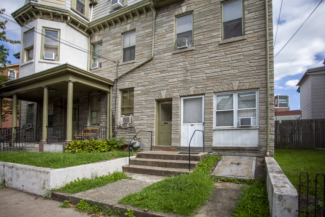 14 Units + Parking (N Charlotte/W 3rd) in Pottstown, PA - Building Photo