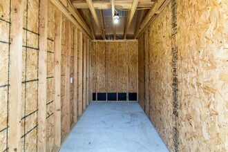 207 N Poplar St, Unit B in Tomball, TX - Building Photo - Building Photo