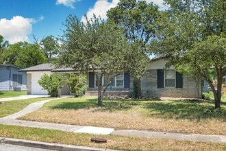 443 Senova Dr in San Antonio, TX - Building Photo - Building Photo