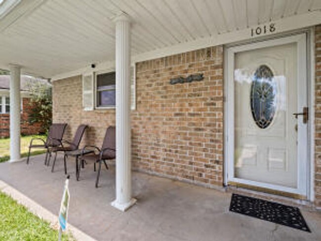 1018 Meadowbrook St in Deridder, LA - Building Photo - Building Photo