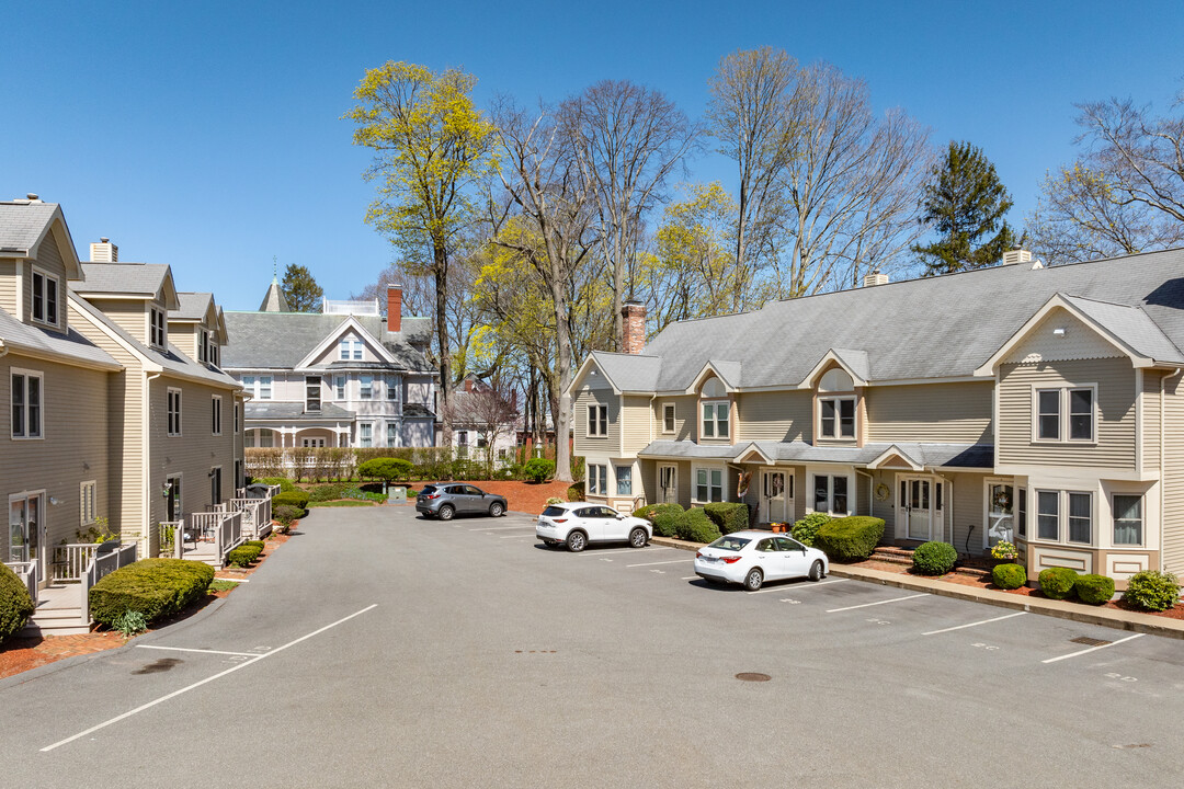 County Terrace Condos in Attleboro, MA - Foto de edificio