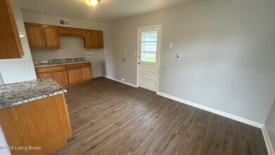 6315 Red Spruce Dr in Louisville, KY - Building Photo - Building Photo