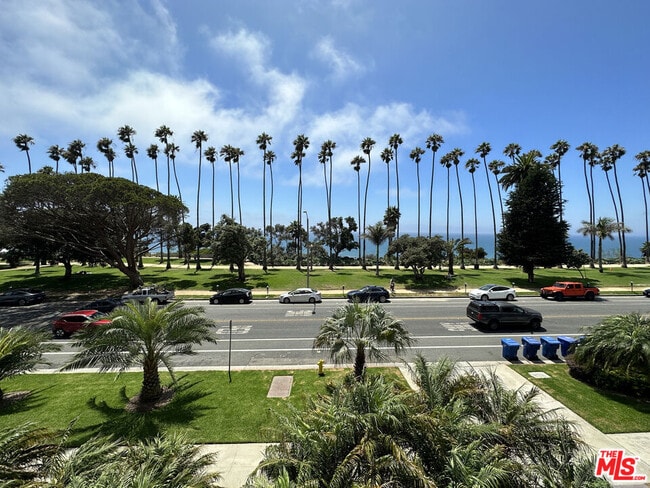 515 Ocean Ave in Santa Monica, CA - Building Photo - Building Photo