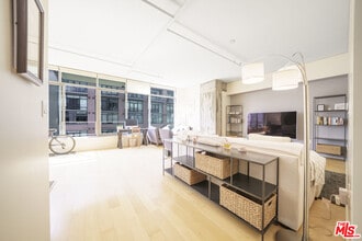 1100 S Hope St in Los Angeles, CA - Building Photo - Building Photo