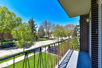 27 S Waiola Ave in La Grange, IL - Building Photo - Building Photo