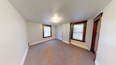 2424 W Clifton Ave in Cincinnati, OH - Building Photo - Building Photo