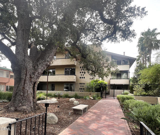 960 San Pasqual St in Pasadena, CA - Building Photo