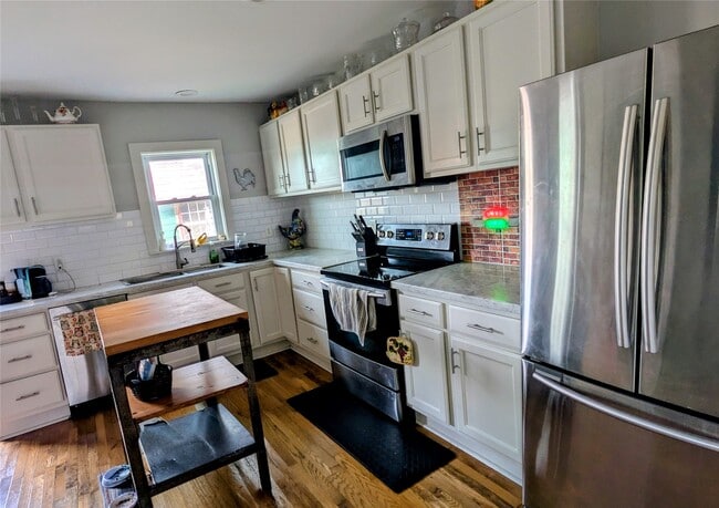 property at 4923 Leeland St