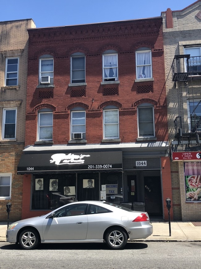 1044 Broadway