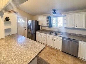 3116 Cabrillo Mesa Dr in San Diego, CA - Building Photo - Building Photo