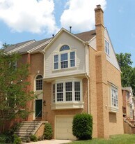 12020 Lisa Marie Ct in Fairfax, VA - Building Photo
