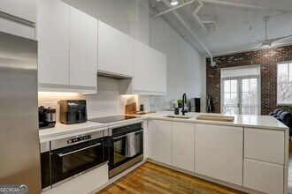 3235 Roswell Rd NE, Unit 703 in Atlanta, GA - Building Photo - Building Photo