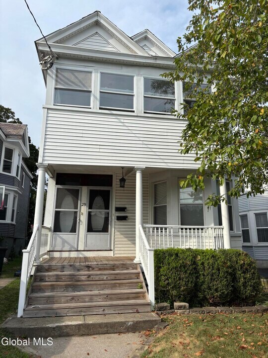 29 Menand Rd in Menands, NY - Building Photo