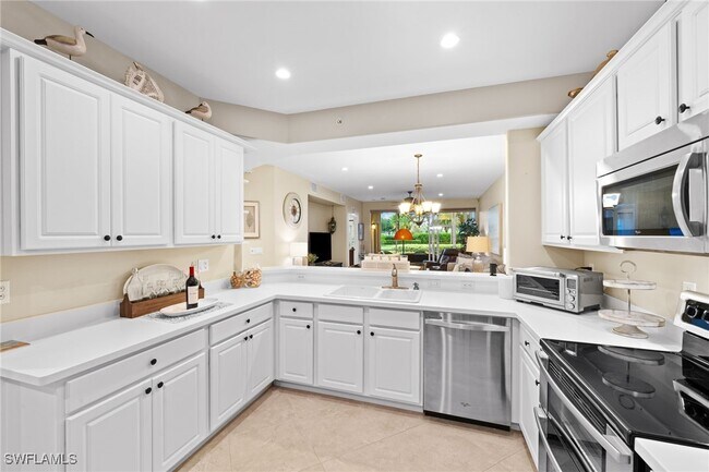 9128 Michael Cir in Naples, FL - Foto de edificio - Building Photo