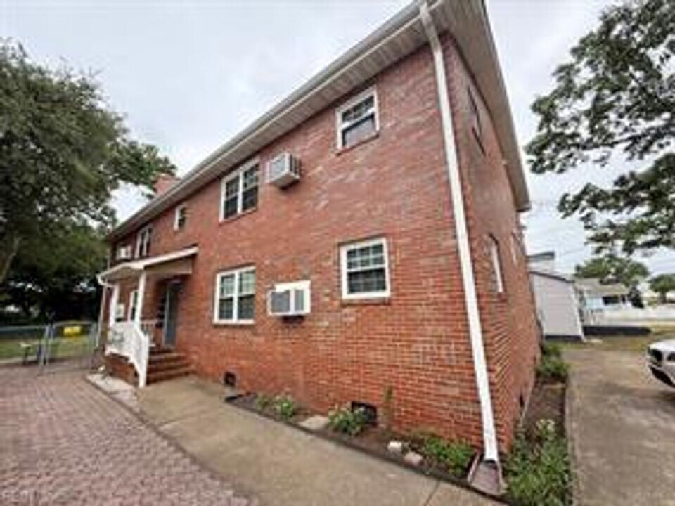 9604 18th Bay St in Norfolk, VA - Building Photo