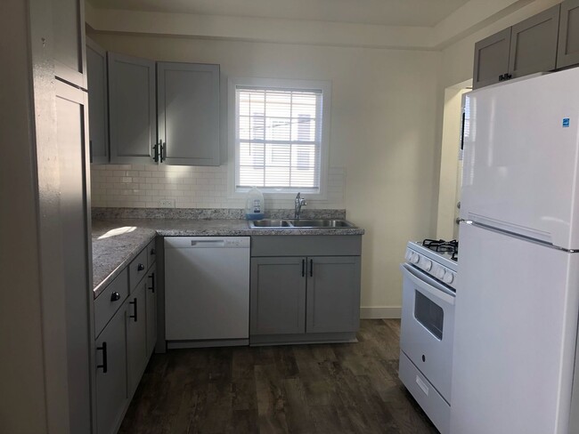 property at 409 W Broadway Ave