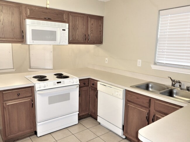 641 Raven Dr in Saginaw, TX - Building Photo - Building Photo