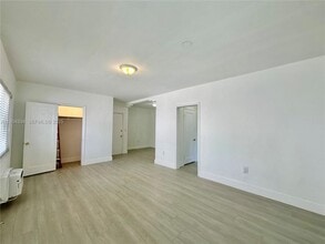 955 Bay Dr in Miami Beach, FL - Building Photo - Building Photo