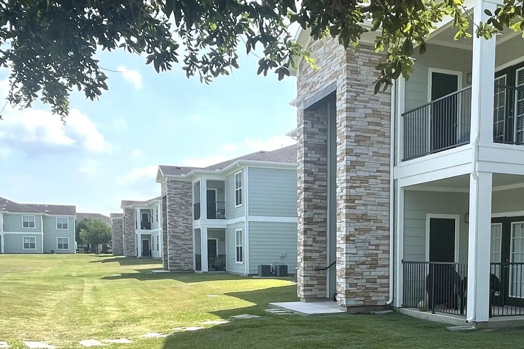Point Royale in Victoria, TX - Foto de edificio