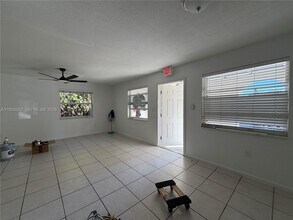 951 SW 16th St in Fort Lauderdale, FL - Foto de edificio - Building Photo