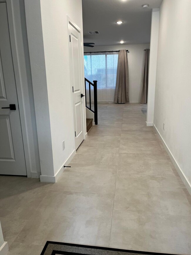 1355 W Crane Dr in Chandler, AZ - Building Photo - Building Photo