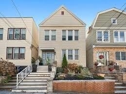 138 W 30th St in Bayonne, NJ - Building Photo