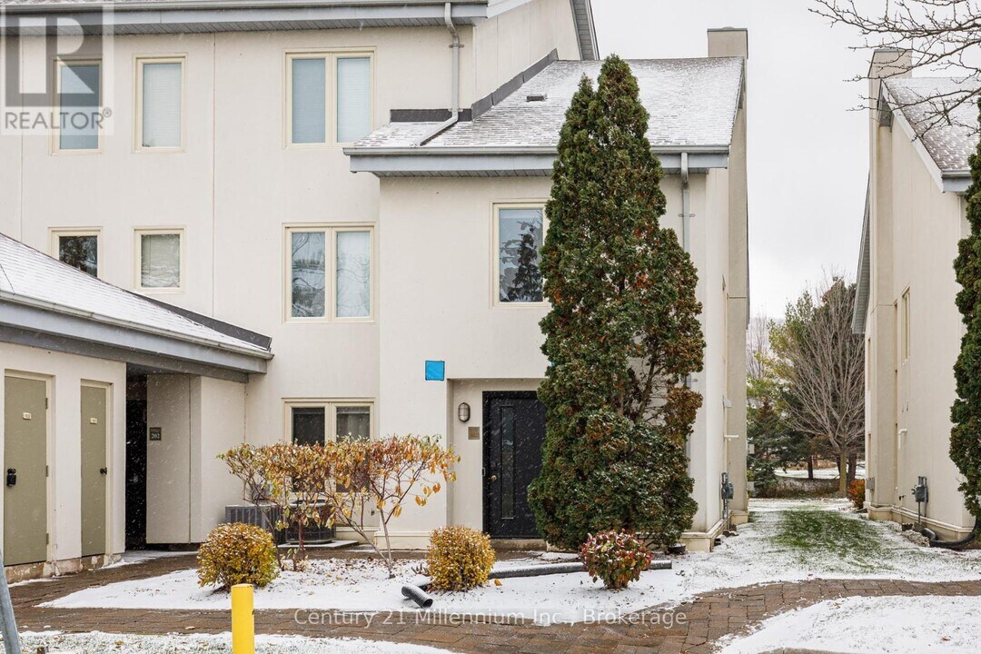 110 Fairway Ct in Blue Mountains, ON - Building Photo