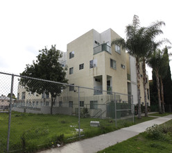 Mayur Town Homes in Los Angeles, CA - Building Photo - Building Photo