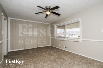 4742 Normal Ave in Lawrence, IN - Foto de edificio - Building Photo