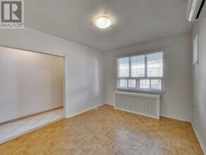 1652 Dufferin St in Toronto, ON - Building Photo - Building Photo