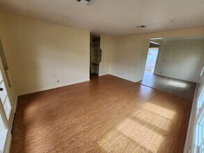 5264 Cahuenga Blvd in North Hollywood, CA - Building Photo - Building Photo