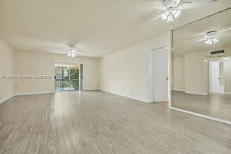 8527 Old Country Manor in Davie, FL - Building Photo - Building Photo