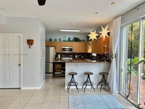 11301 NW 44th Terrace in Doral, FL - Building Photo - Building Photo