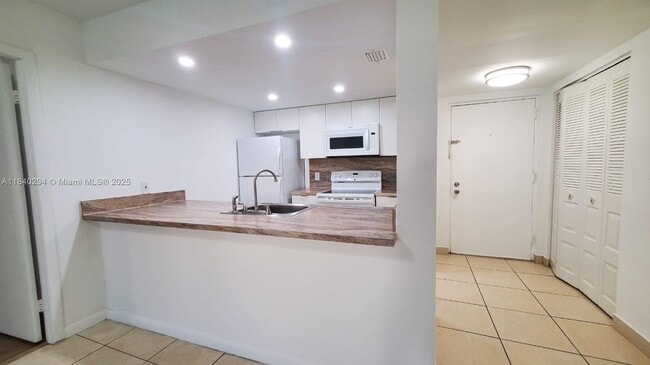 property at 8160 Geneva Ct