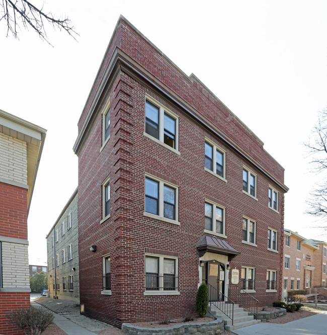 Centro Apartments in Milwaukee, WI - Building Photo - Building Photo