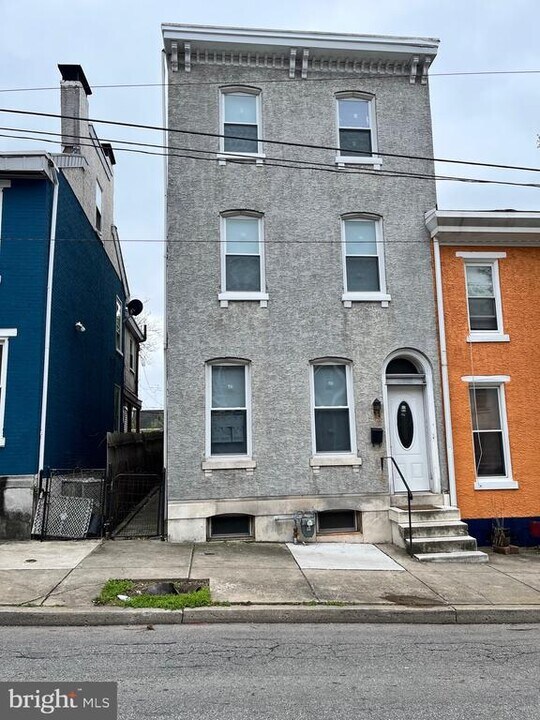 318 E Marshall St in Norristown, PA - Building Photo