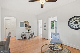 1020 Fairmont St NW-Unit -2 in Washington, DC - Foto de edificio - Building Photo