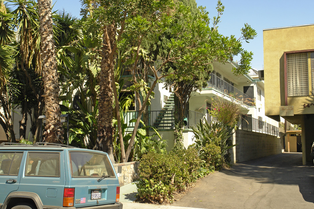 Marie Antoinette Apartments in Los Angeles, CA - Building Photo