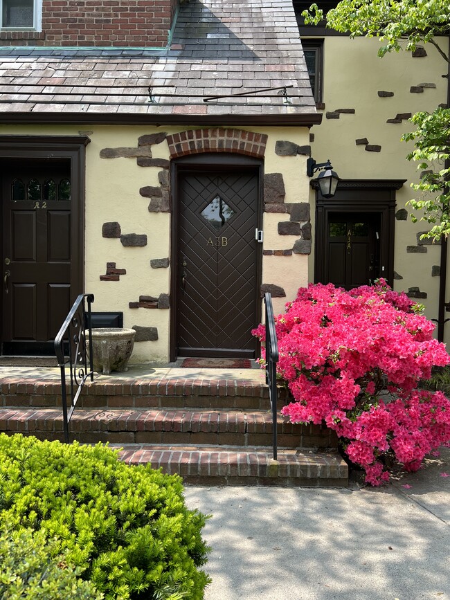 property at 185 E Palisade Ave