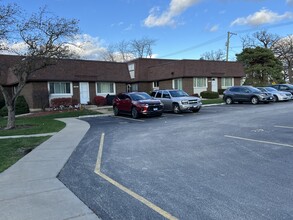 2570 Berkshire Ct in Waukegan, IL - Foto de edificio - Building Photo