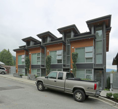 2218-2224 Caledonia Ave in North Vancouver District, BC - Building Photo - Primary Photo