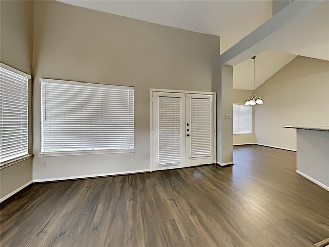 6629 Queensclub Dr in Houston, TX - Building Photo - Building Photo
